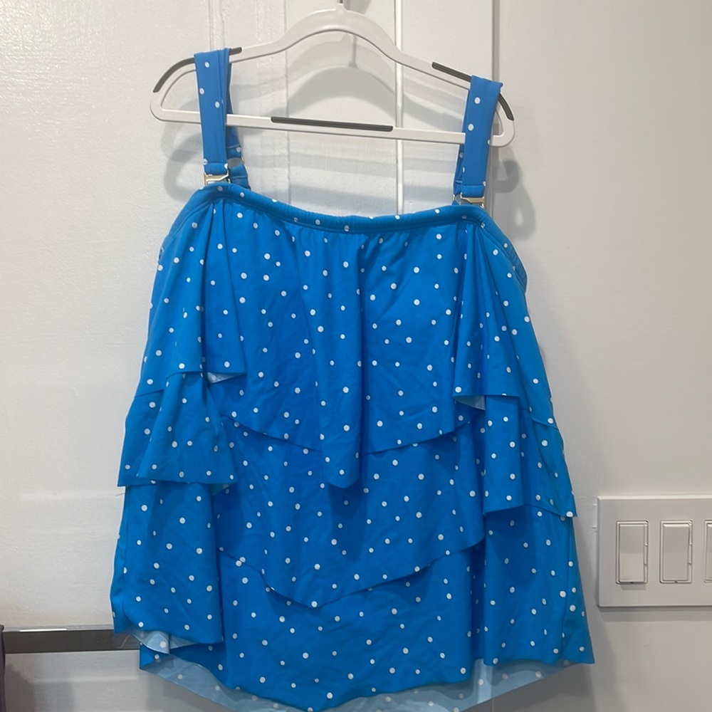 Like new Coco Reef 3 tiered “Plus Sized Bra Sized” 38C tankini top